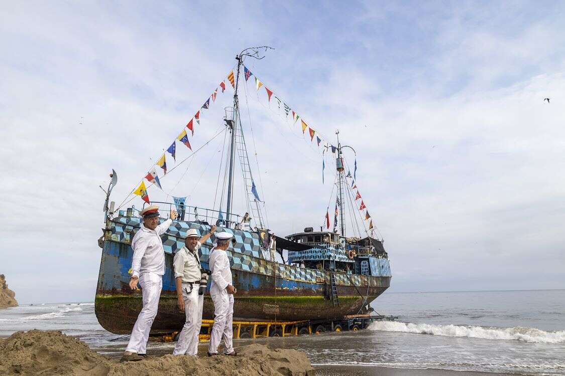 27081
