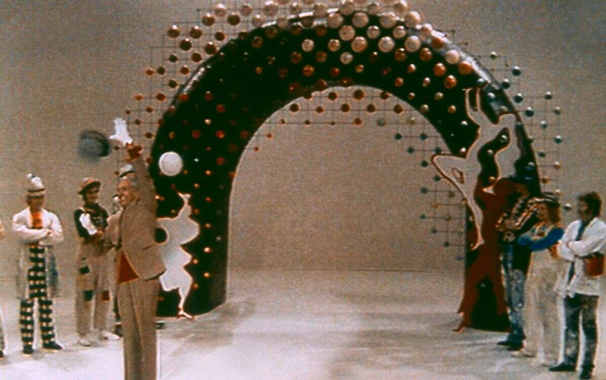 27319