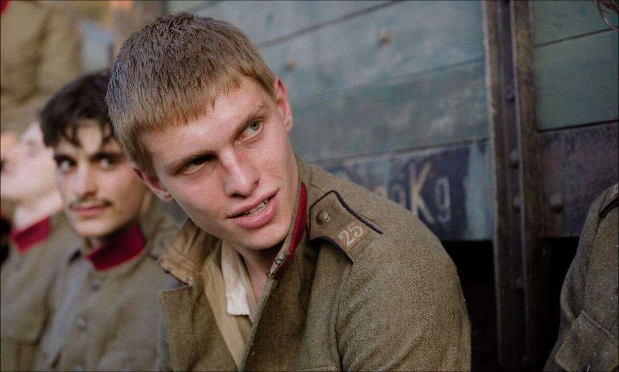 28047