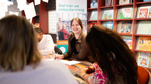 Informatieplein Selwerd - basisvaardigheden - 16x9 (c) Nienke Maat