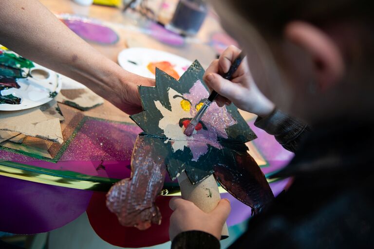 Make a Ghastly Beard (6+)