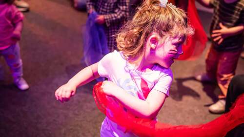 Peuterdans bij Spruit