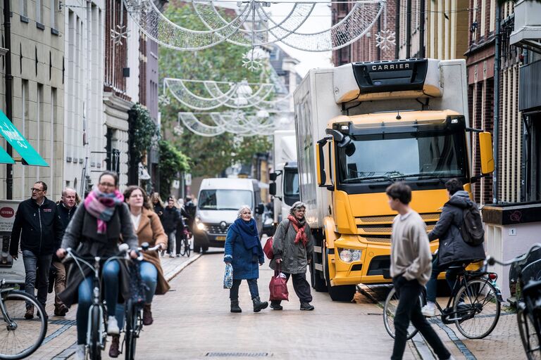 Stadswandeling: Minder auto's, meer stad